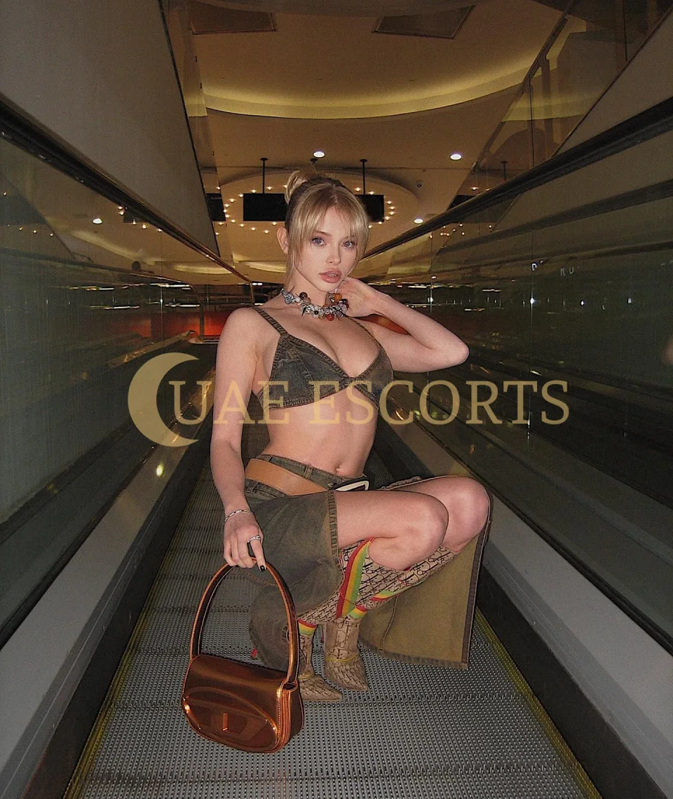 Eszter photo 10 in Saarbrücken: 30 years old, european, black hair, 159 cm, 52 kg, Medium bust