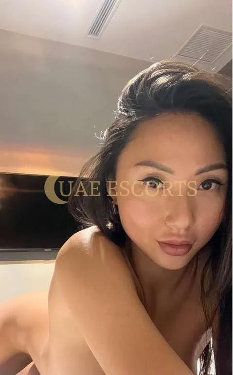 Этелвина фото 1 - Salon de Provence, 28 лет, regular, брюнетка, 170 см, 76 кг, грудь Medium