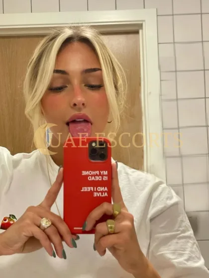 Evelien photo 5 in Sheffield: 25 years old, european, slim, blonde hair, 170 cm, 53 kg, Medium bust