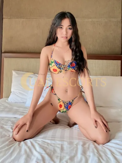 Evlalia photo 4 in Aix-en-Provence: 28 years old, asian, slim, brown hair, 167 cm, 53 kg, Large bust