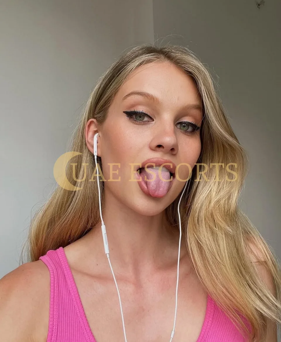 Eyglo photo 1 in Paris: 22 years old, slim, blonde hair, 171 cm, 53 kg, Medium bust