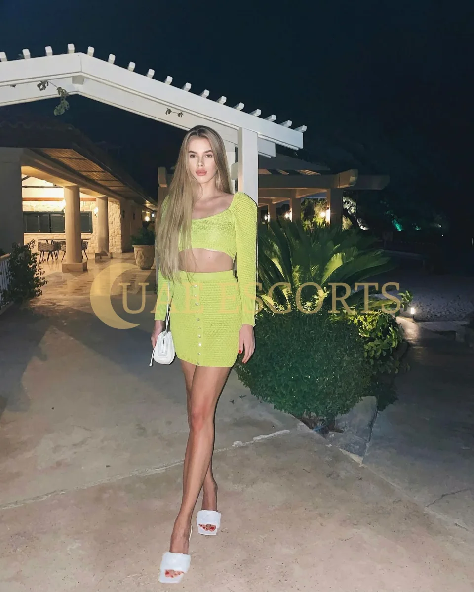 Fabia photo 3 in Ulm: 30 years old, latina, regular, blonde hair, 168 cm, 63 kg, Large bust