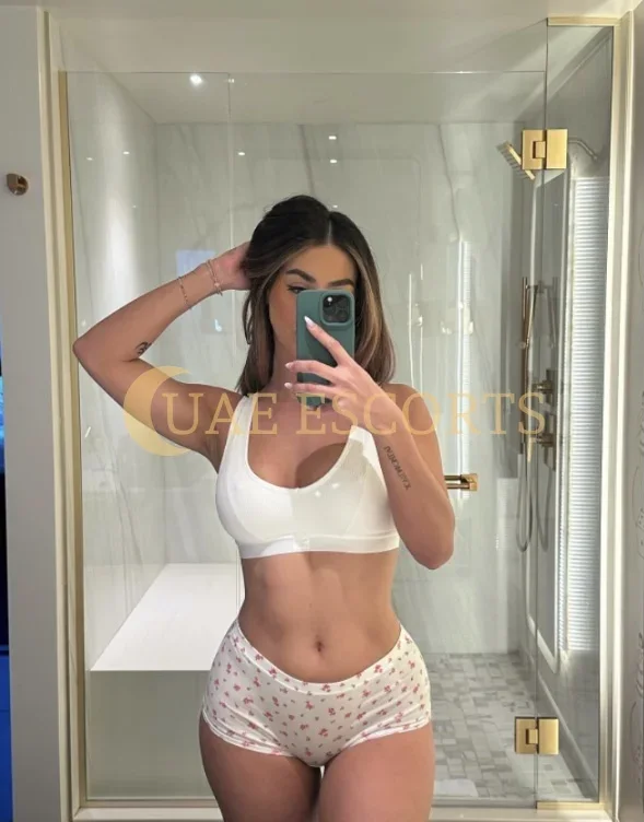 Fabrizia photo 6 in Valkenswaard: 26 years old, curvy, brown hair, 165 cm, 55 kg, Large bust