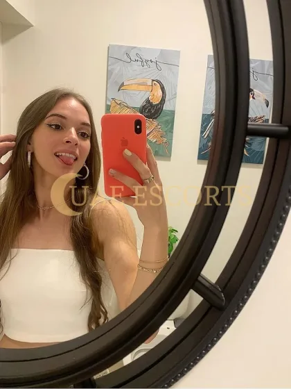Faina photo 4 in Gütersloh: 21 years old, arab, slim, brown hair, 170 cm, 52 kg, Medium bust
