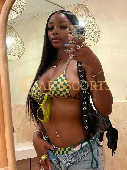 Fatma photo 3 in Zoetermeer: 25 years old, curvy, black hair, 172 cm, 52 kg, Medium bust
