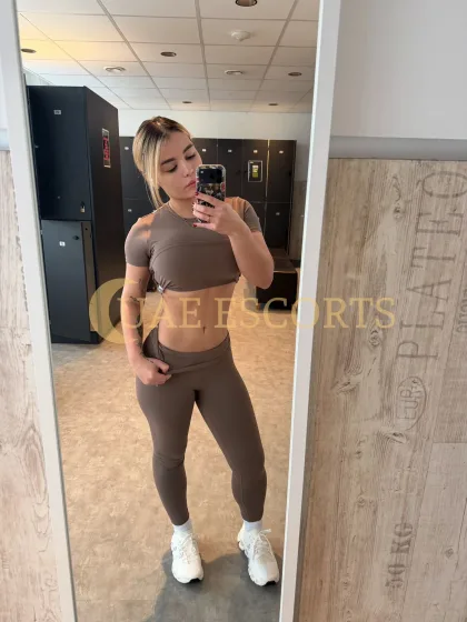 Fernanda photo 1 in Tamworth: 24 years old, european, slim, blonde hair, 170 cm, 53 kg, Medium bust