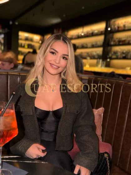 Fernanda photo 4 in Tamworth: 24 years old, european, slim, blonde hair, 170 cm, 53 kg, Medium bust