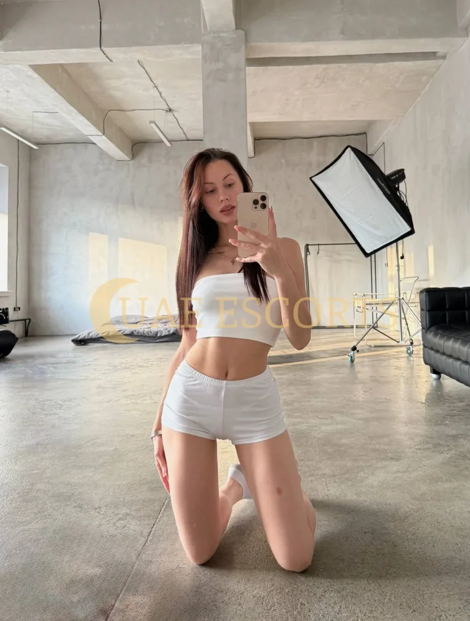 Fionna photo 5 in Antibes: 29 years old, slim, brown hair, 171 cm, 54 kg, Medium bust