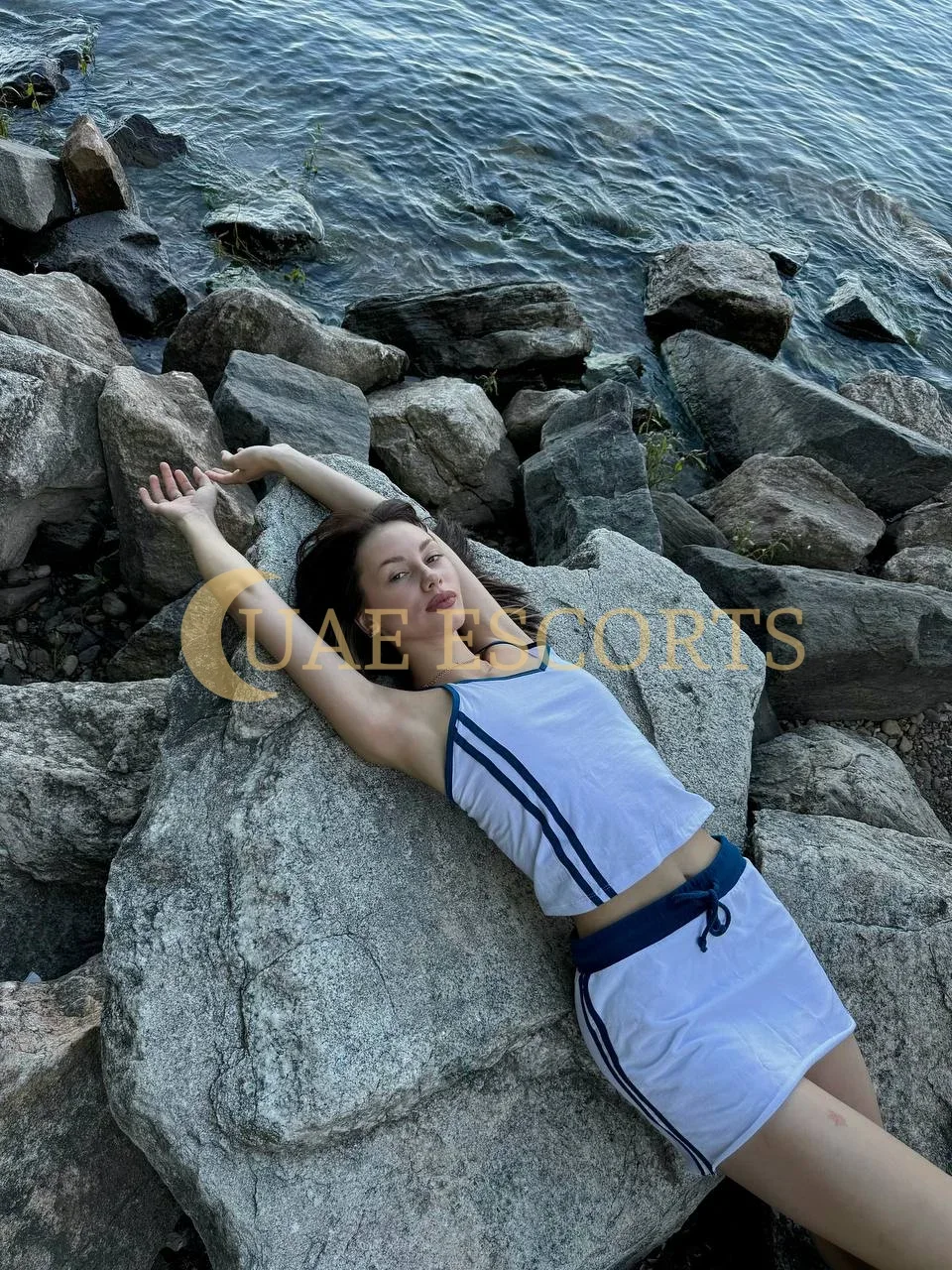 Fionna photo 6 in Antibes: 29 years old, slim, brown hair, 171 cm, 54 kg, Medium bust
