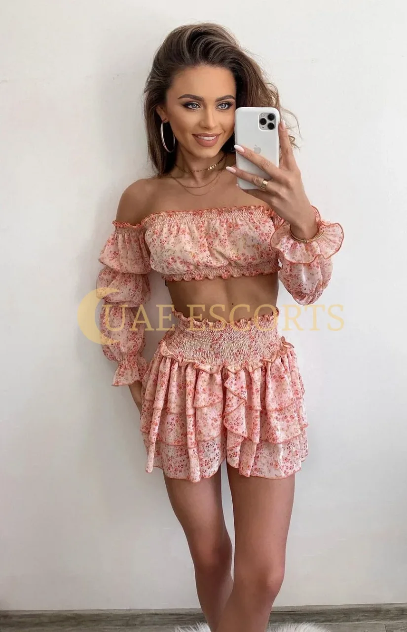 Fitore photo 3 in Birmingham: 25 years old, arab, slim, brown hair, 170 cm, 53 kg, Medium bust