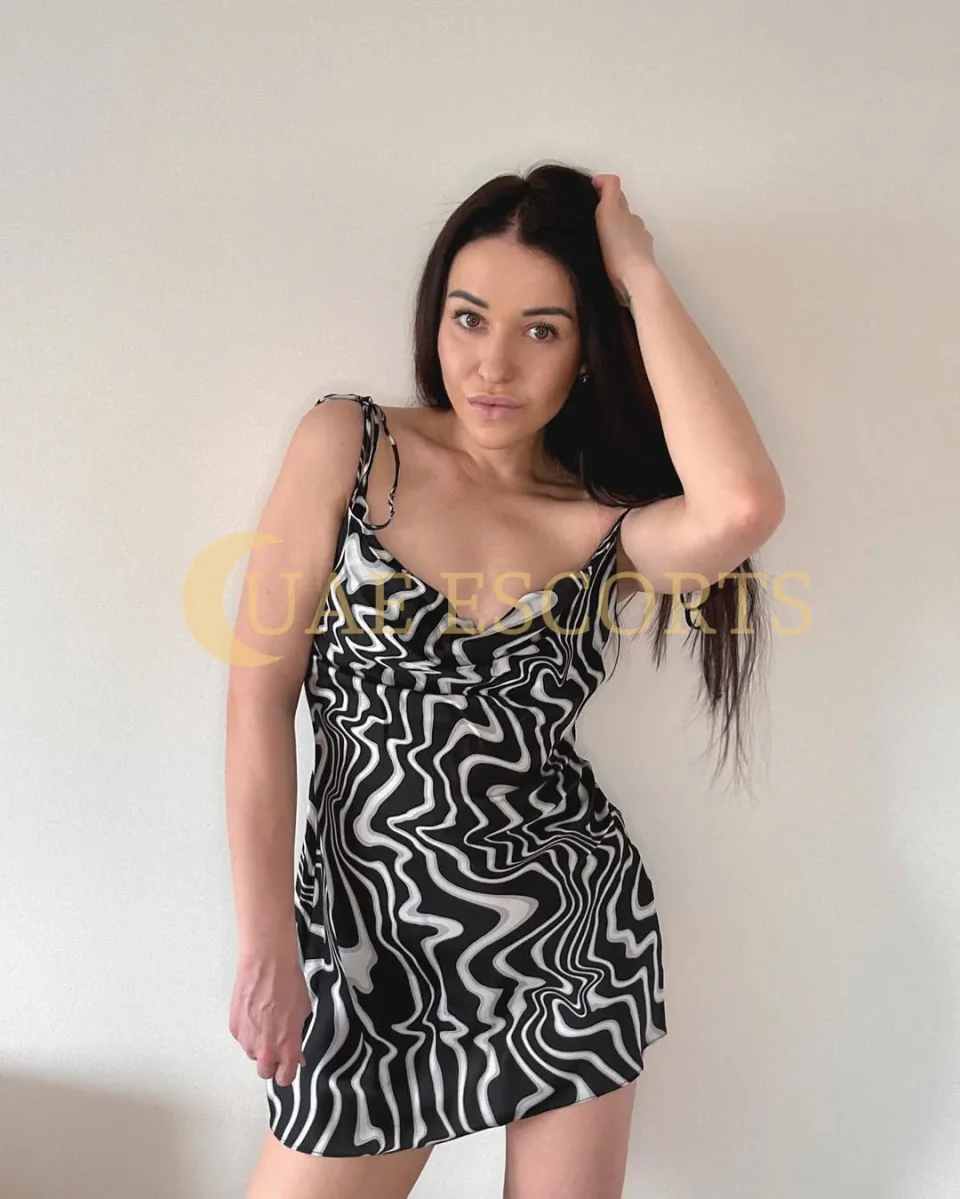 Florentine photo 2 in Nimes: 22 years old, arab, slim, brown hair, 168 cm, 54 kg, Medium bust