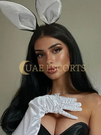 Флорин фото 2 - Dijon, 26 лет, стройная, черные волосы, 169 см, 55 кг, грудь Medium