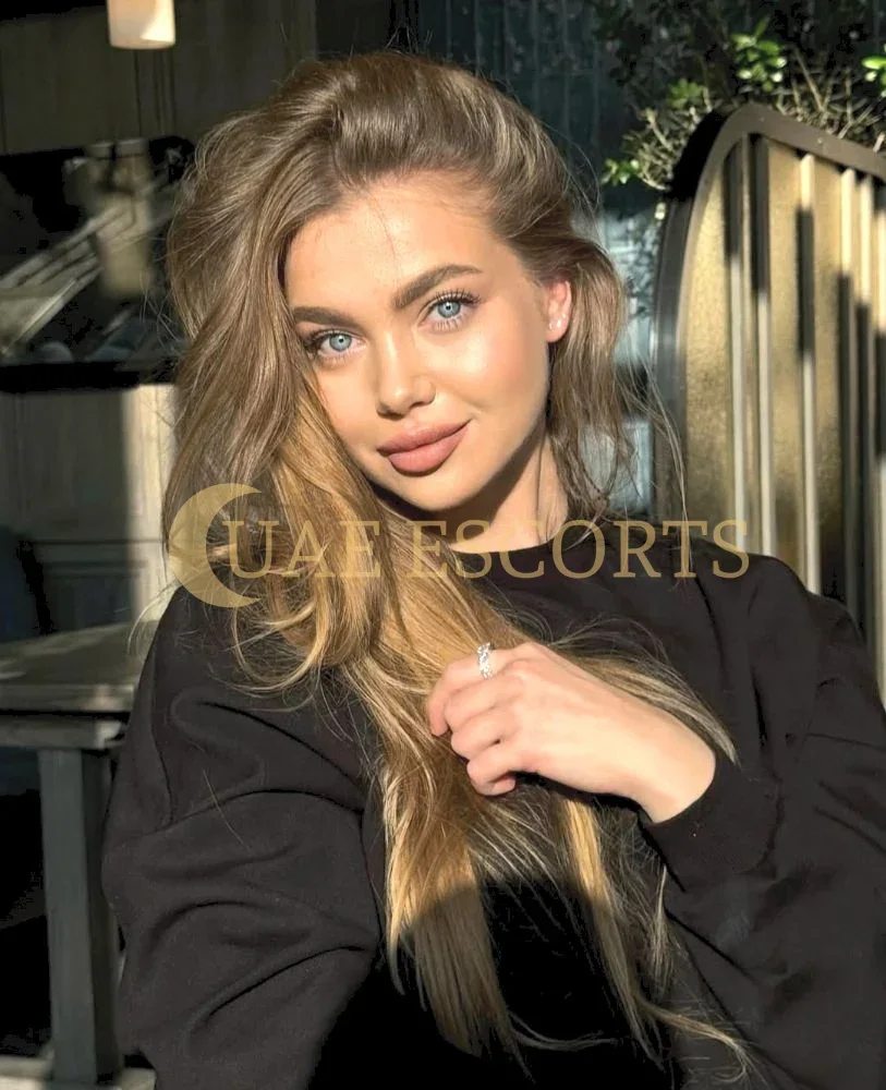 Folda photo 2 in Amsterdam: 21 years old, european, slim, brown hair, 168 cm, 52 kg, Medium bust