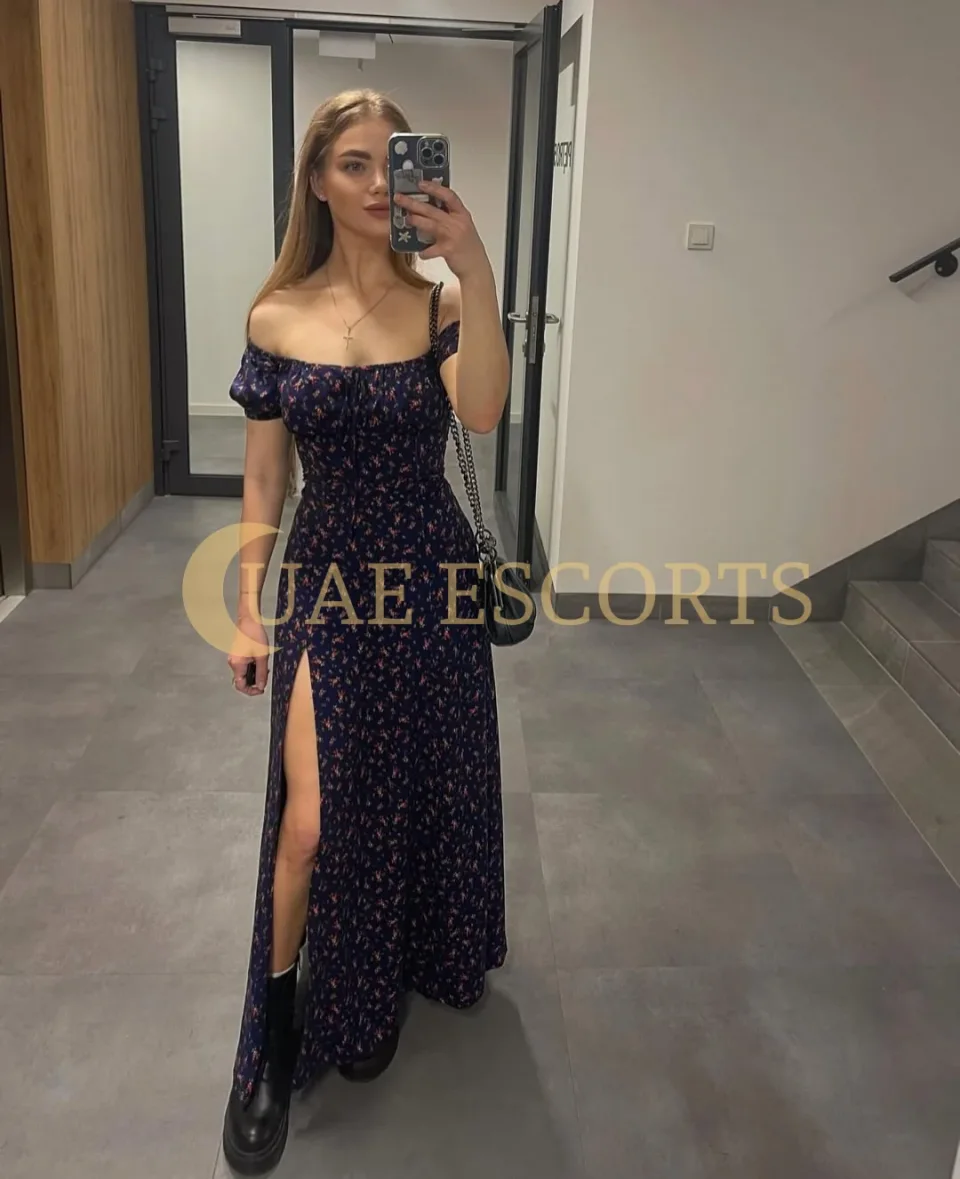 Folda photo 4 in Amsterdam: 21 years old, european, slim, brown hair, 168 cm, 52 kg, Medium bust