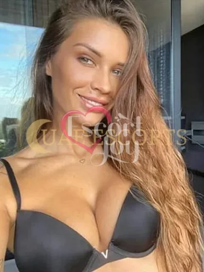 Francisca photo 1 in Strasbourg: 22 years old, arab, slim, brown hair, 170 cm, 54 kg, Large bust
