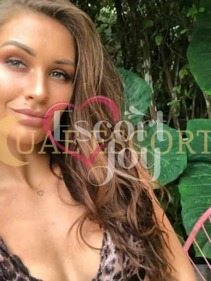 Francisca photo 2 in Strasbourg: 22 years old, arab, slim, brown hair, 170 cm, 54 kg, Large bust