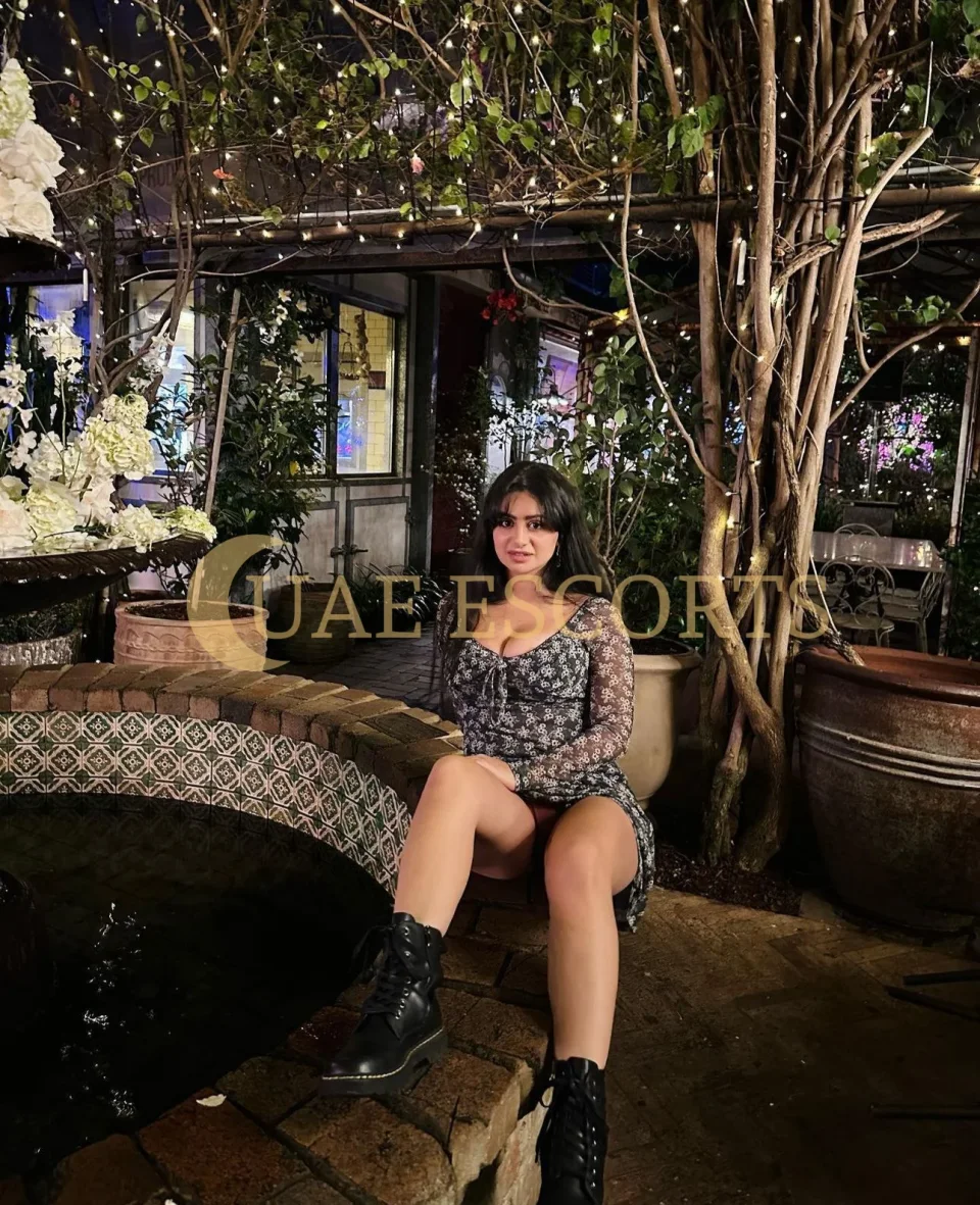 Francoise photo 1 in Lyon: 24 years old, european, slim, black hair, 165 cm, 50 kg, Large bust