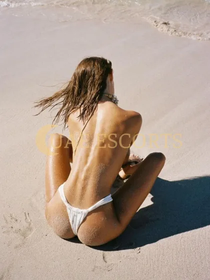 Frankie photo 3 in Sainte-Maxime: 20 years old, european, slim, brown hair, 168 cm, 52 kg, Medium bust