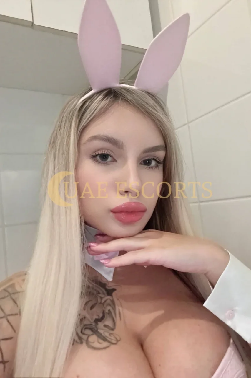 Fridjona photo 4 in Isle of man: 25 years old, european, regular, blonde hair, 160 cm, 60 kg, Large bust