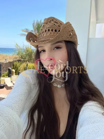 Fridleif photo 2 in Paris: 19 years old, slim, brunette, 165 cm, 47 kg, Medium bust