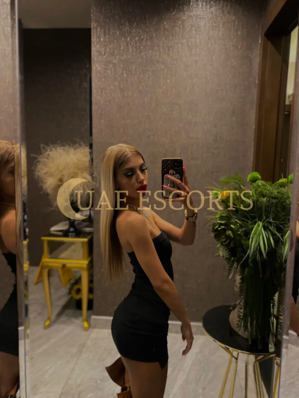 Gaia photo 3 in Belfast: 25 years old, slim, blonde hair, 156 cm, 48 kg, Medium bust