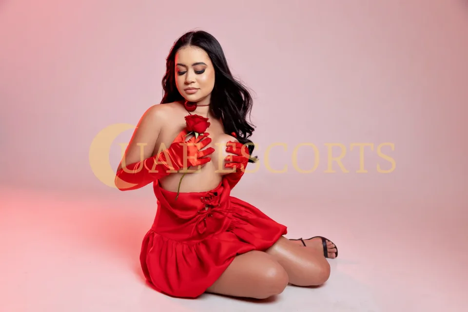 Geirny photo 4 in Lorient: 22 years old, european, curvy, brunette, 160 cm, 57 kg, Large bust