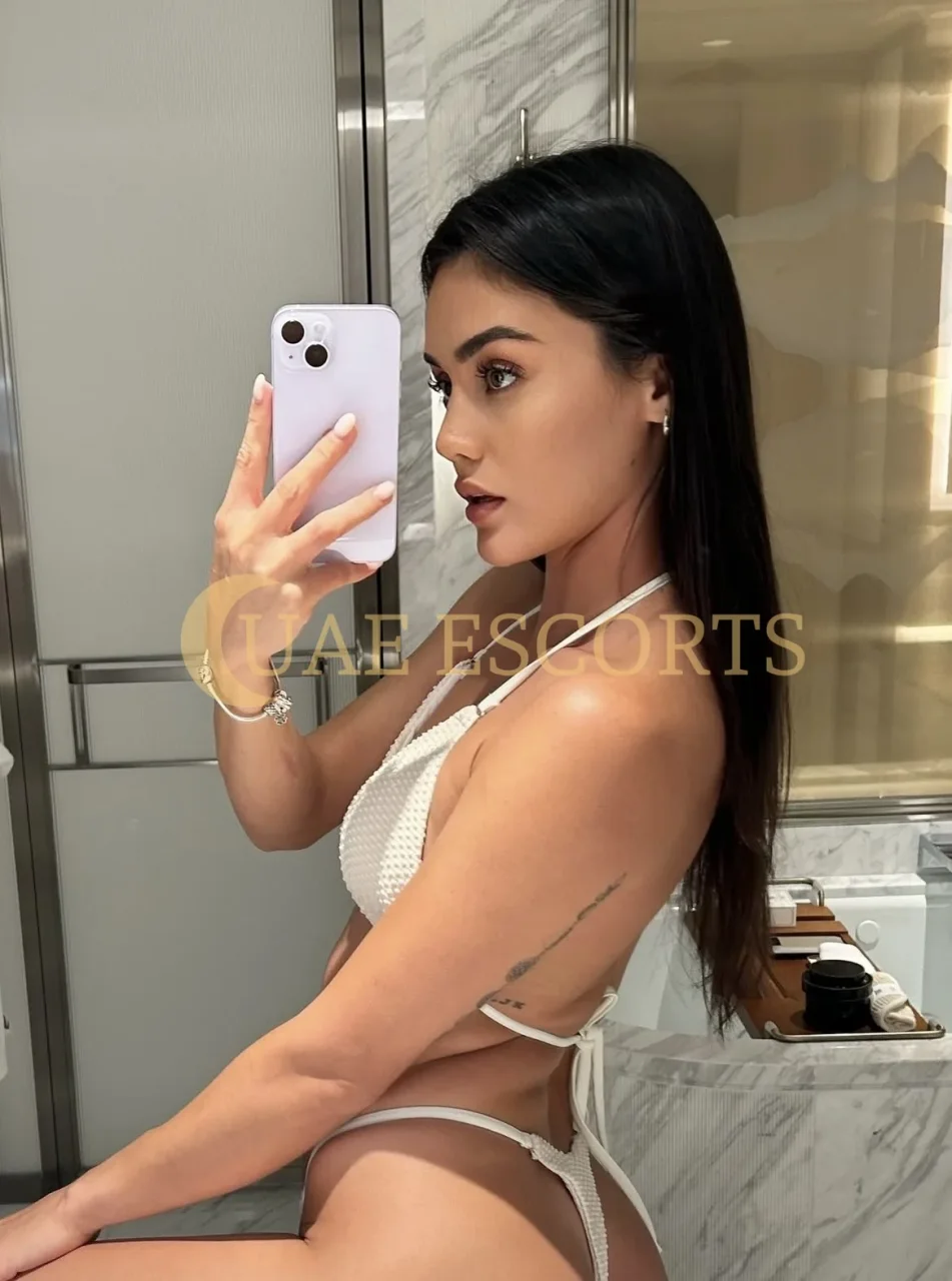 Geirridur photo 5 in Berlin: 21 years old, european, slim, brown hair, 172 cm, 55 kg, Medium bust