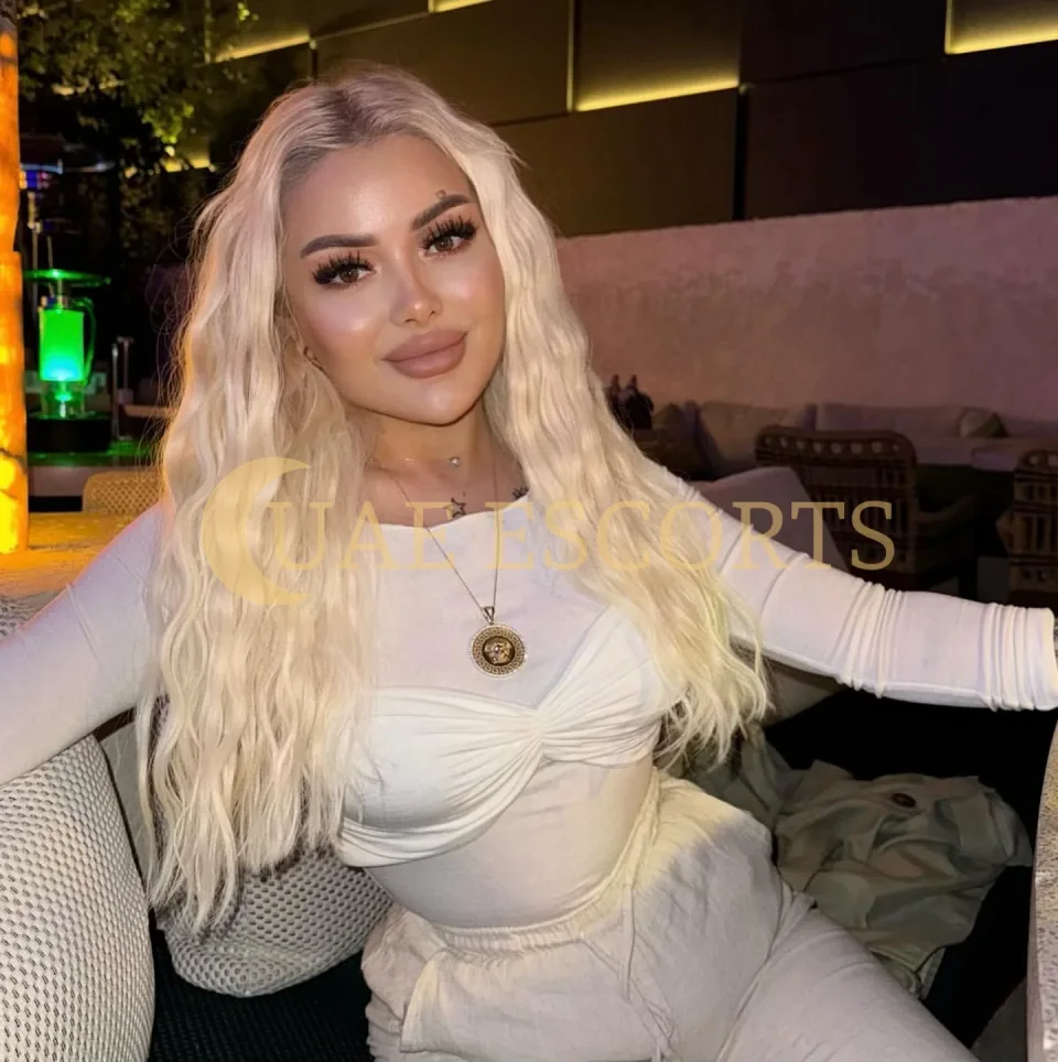Gelsomina photo 2 in Eindhoven: 25 years old, arab, regular, black hair, 175 cm, 54 kg, Large bust
