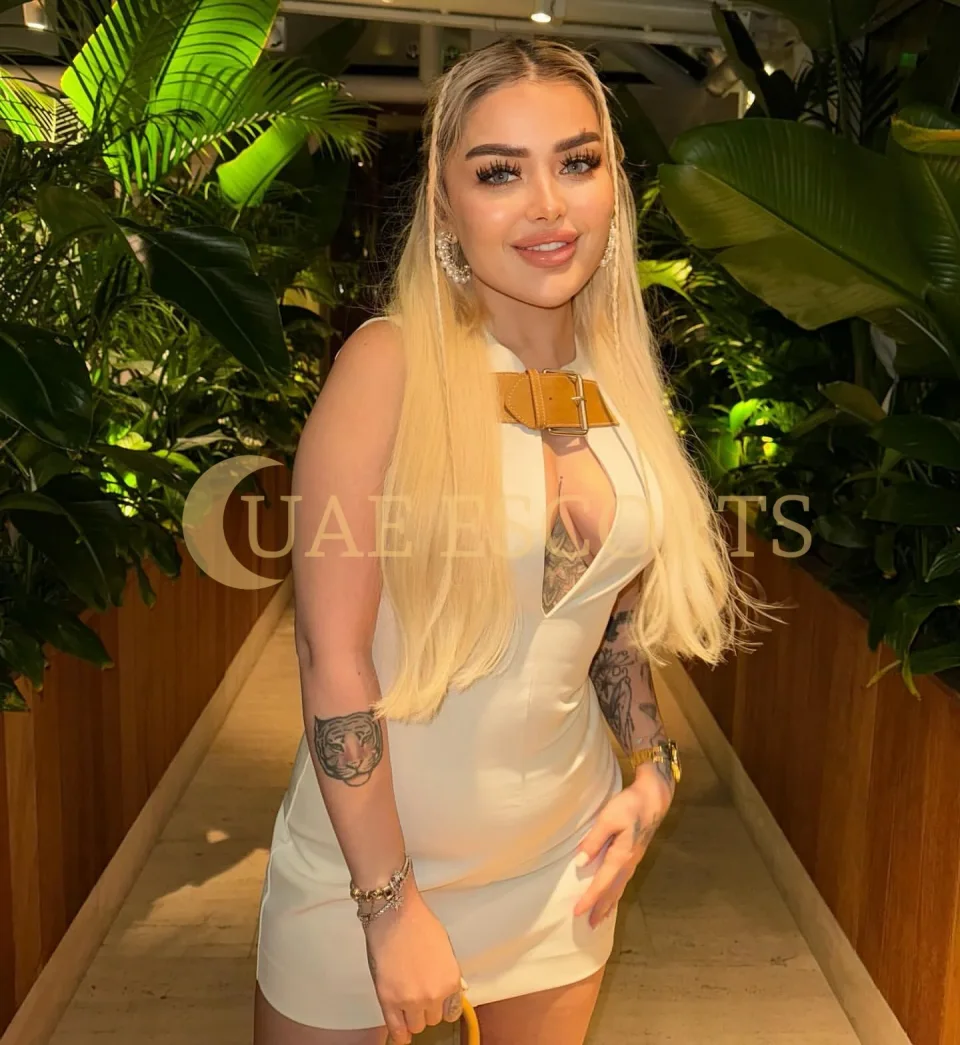 Gelsomina photo 4 in Eindhoven: 25 years old, arab, regular, black hair, 175 cm, 54 kg, Large bust