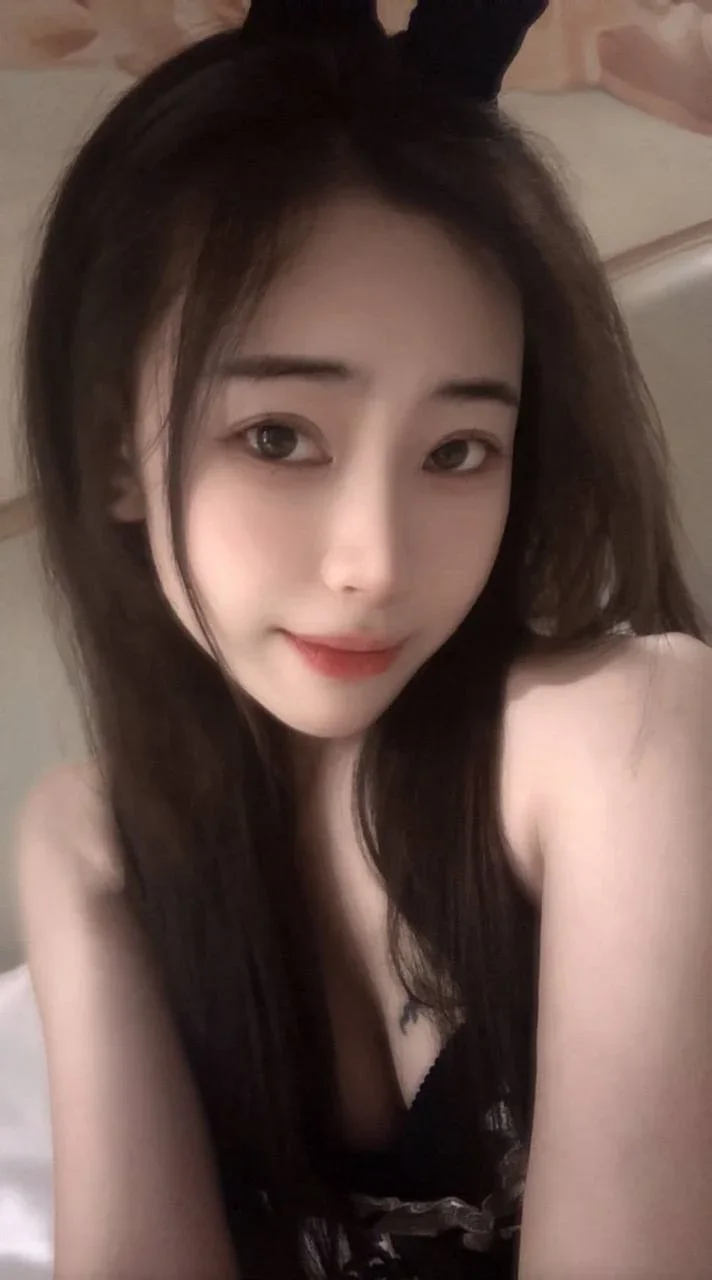 America photo 2 in Doha: 27 years old, slim, black hair, 161 cm, 49 kg, B bust