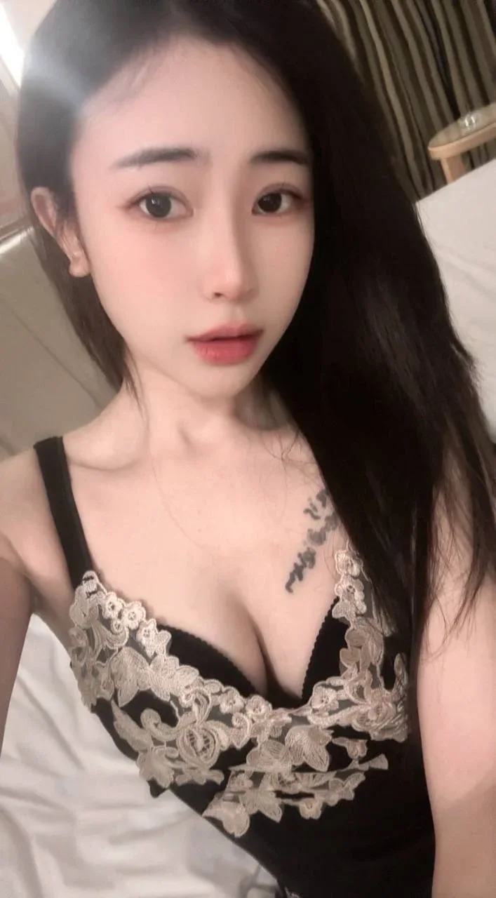 America photo 3 in Doha: 27 years old, slim, black hair, 161 cm, 49 kg, B bust