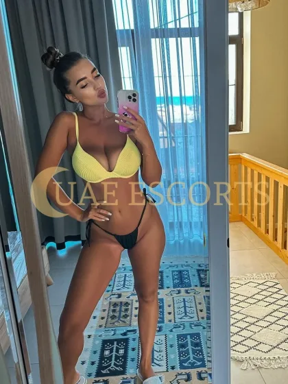 Georgine photo 2 in Montrouge: 23 years old, regular, brown hair, 170 cm, 48 kg, Medium bust