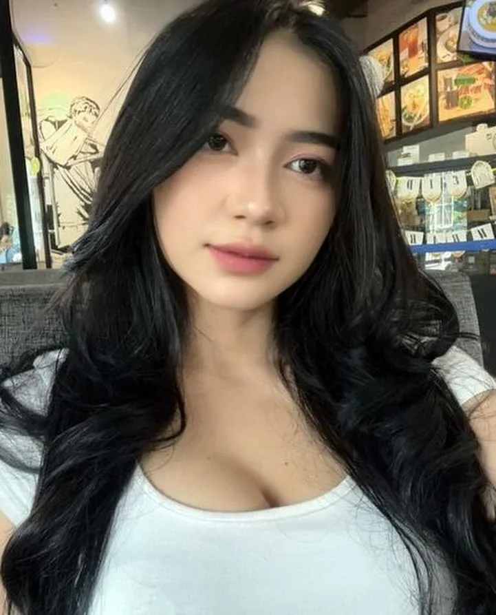 Kelsie photo 3 in Doha: 22 years old, asian, slim, black hair, 155 cm, 45 kg, B bust