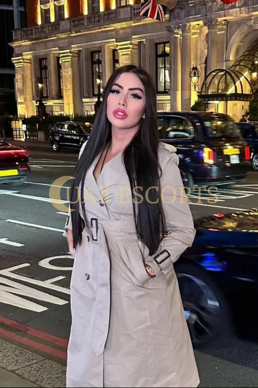 Giesela photo 2 in Neuss: 31 years old, slim, brunette, 174 cm, 63 kg, Large bust