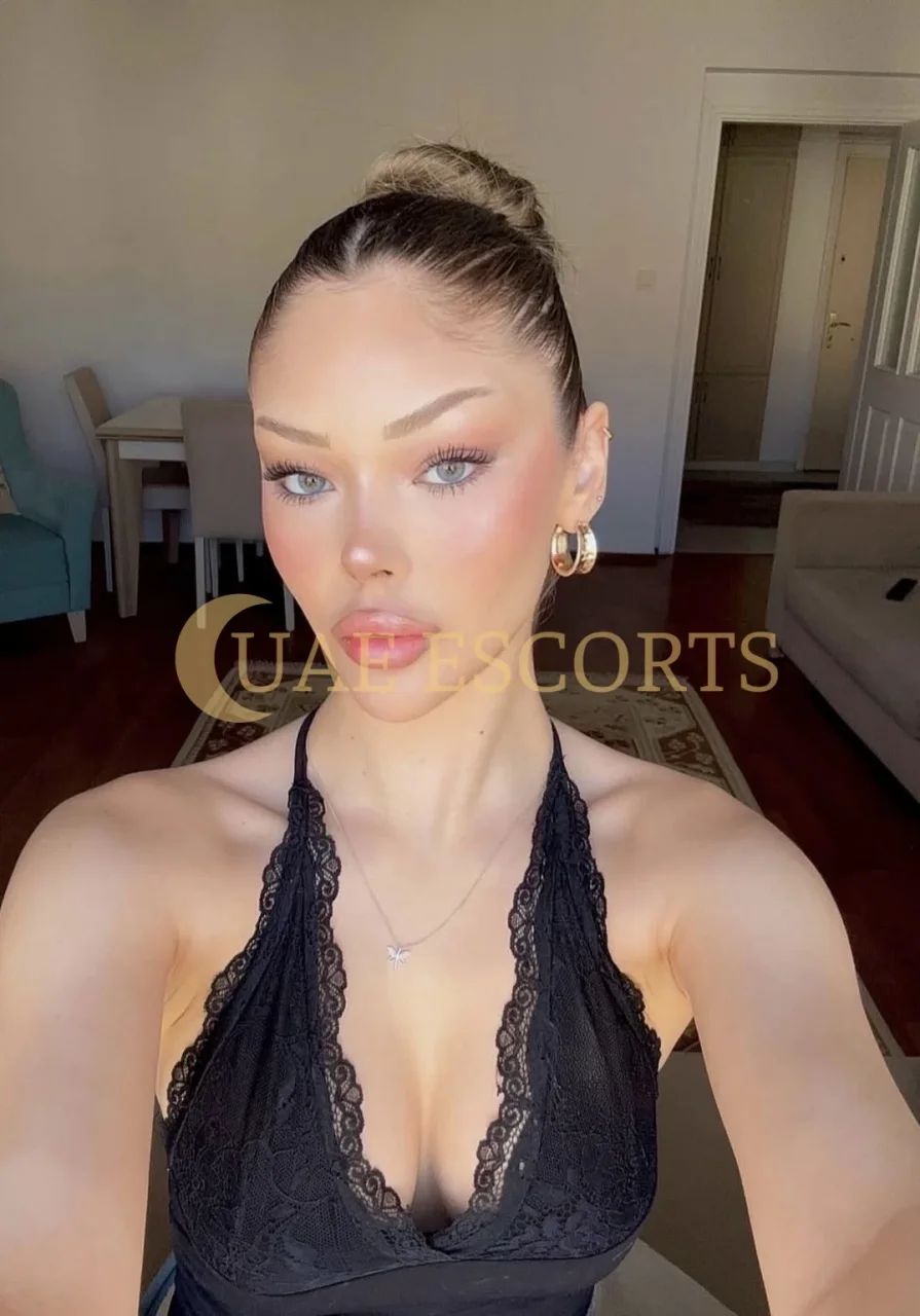 Gioia photo 3 in Paris: 21 years old, european, skinny, brunette, 171 cm, 57 kg, Medium bust