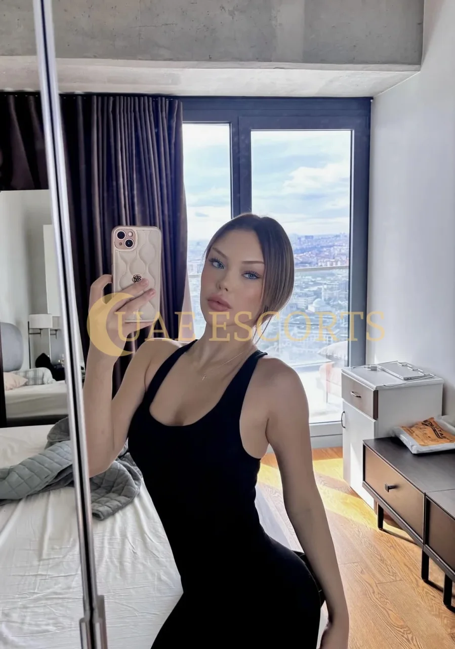 Gioia photo 4 in Paris: 21 years old, european, skinny, brunette, 171 cm, 57 kg, Medium bust