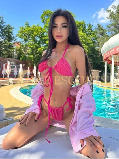 Gita photo 4 in Chartres: 25 years old, slim, brown hair, 170 cm, 52 kg, Medium bust