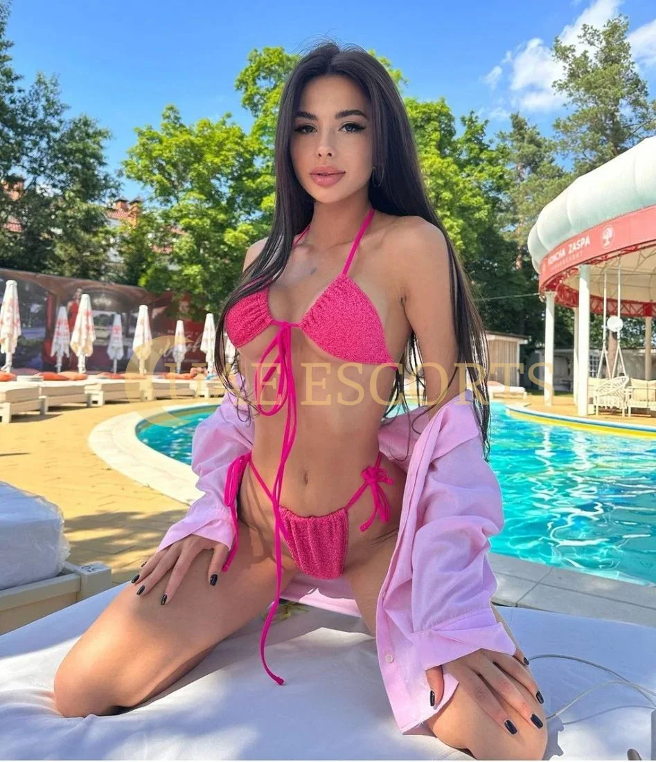 Gita photo 4 in Chartres: 25 years old, slim, brown hair, 170 cm, 52 kg, Medium bust