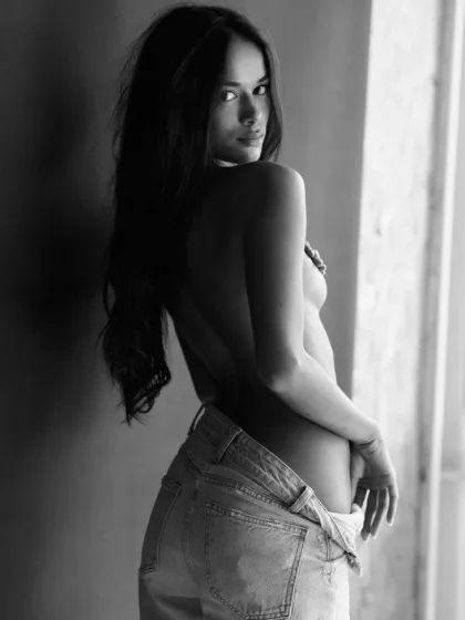 Marjory photo 5 in Doha: 29 years old, arab, slim, black hair, 168 cm, 49 kg, B bust