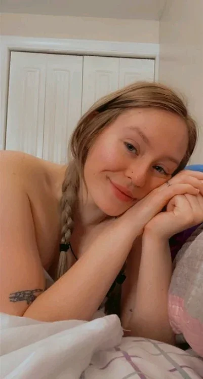 Eleanora photo 2 in Doha: 29 years old, european, regular, blonde hair, 155 cm, 54 kg, B bust