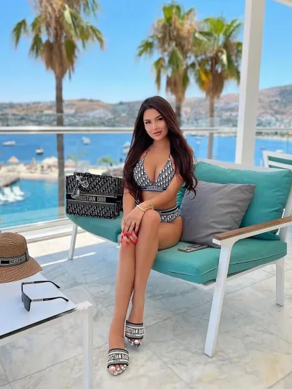 Nyah photo 3 in Ajman: 21 years old, european, slim, black hair, 168 cm, 54 kg, C bust