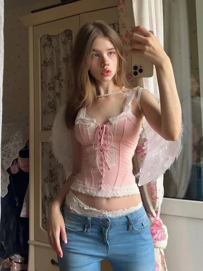 Lizzie photo 2 in Air Rams: 20 years old, european, slim, brown hair, 171 cm, 52 kg, B bust