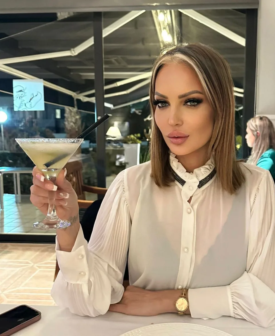 Rebeca photo 6 in Ajman: 26 years old, slim, blonde hair, 172 cm, 52 kg, B bust