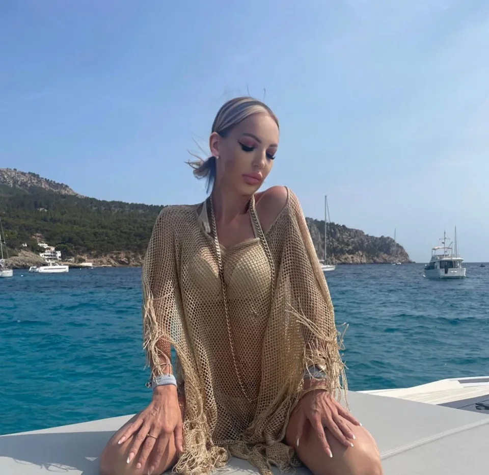 Rebeca photo 8 in Ajman: 26 years old, slim, blonde hair, 172 cm, 52 kg, B bust