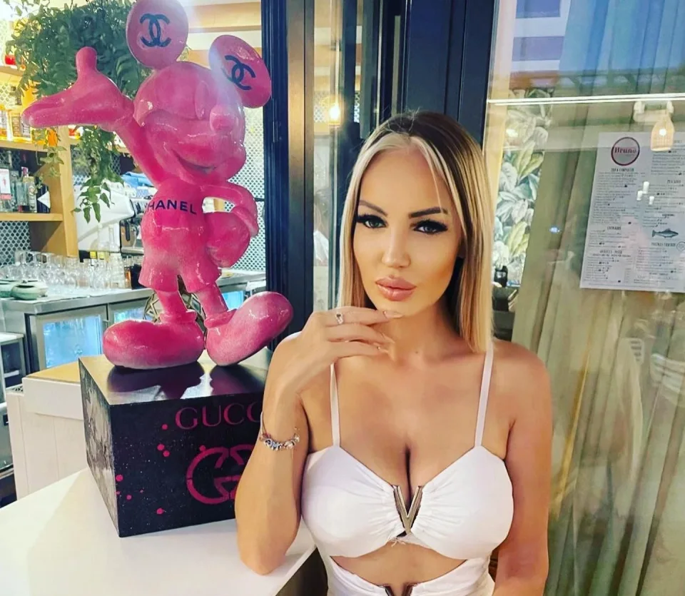 Rebeca photo 9 in Ajman: 26 years old, slim, blonde hair, 172 cm, 52 kg, B bust
