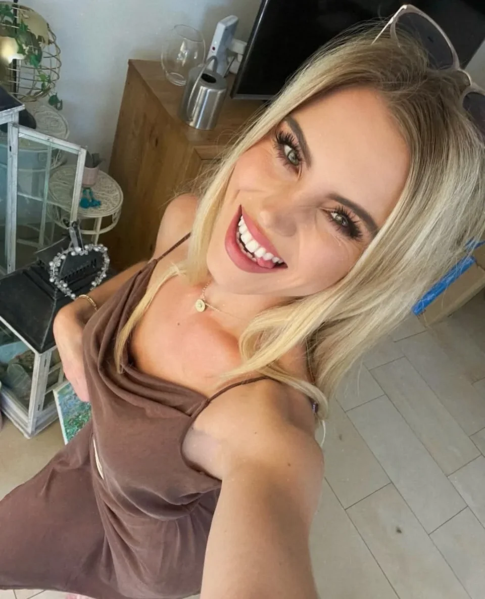 Macy photo 2 in Al Ain: 22 years old, european, slim, blonde hair, 170 cm, 54 kg, B bust