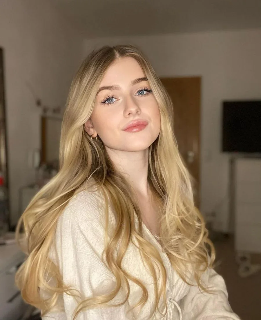 Amiya photo 2 in Dubai: 24 years old, slim, blonde hair, 169 cm, 54 kg, B bust