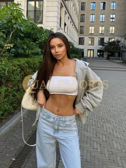 Letizia photo 2 in Koblenz: 25 years old, slim, brown hair, 168 cm, 53 kg, Medium bust