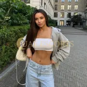 Letizia photo 2 in Koblenz: 25 years old, slim, brown hair, 168 cm, 53 kg, Medium bust