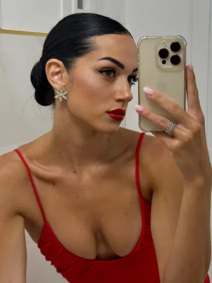 Mozelle photo 4 in Ajman: 21 years old, european, slim, black hair, 170 cm, 52 kg, B bust